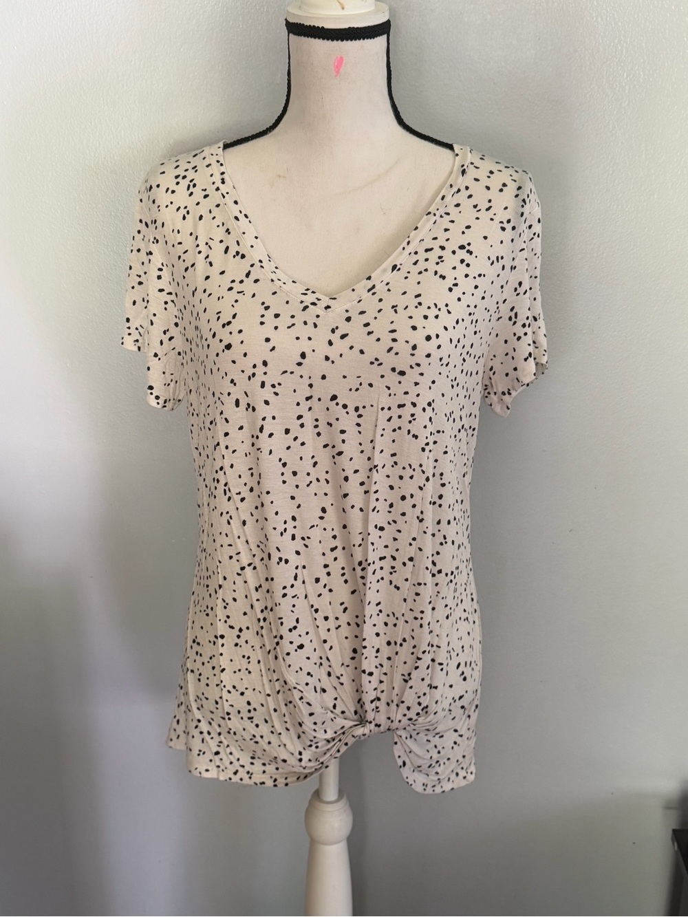 nine britton Cream V-Neck Short Sleeve Tee with Black Dot Print